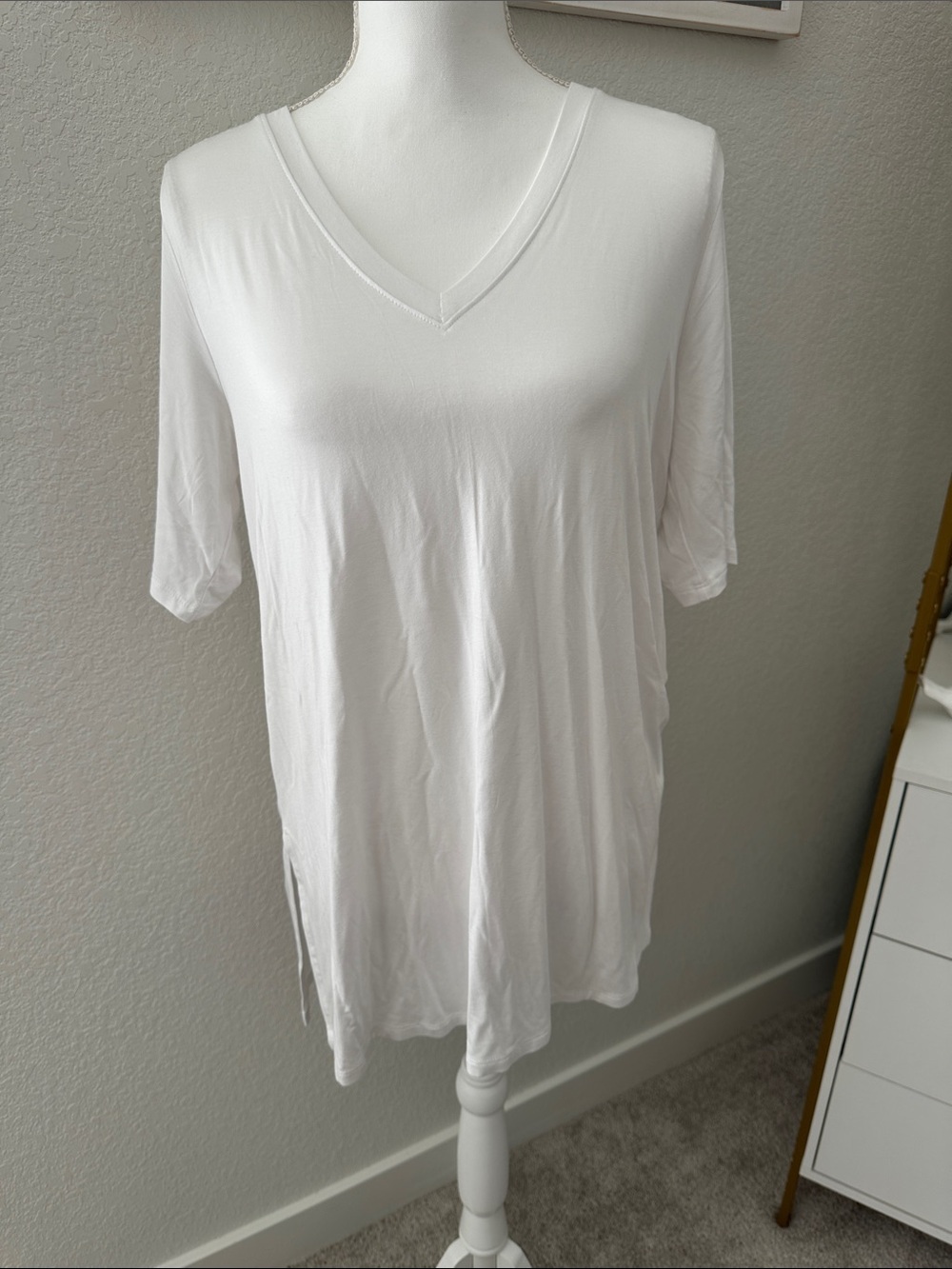 torrid White V-Neck hi- lo Tunic Top